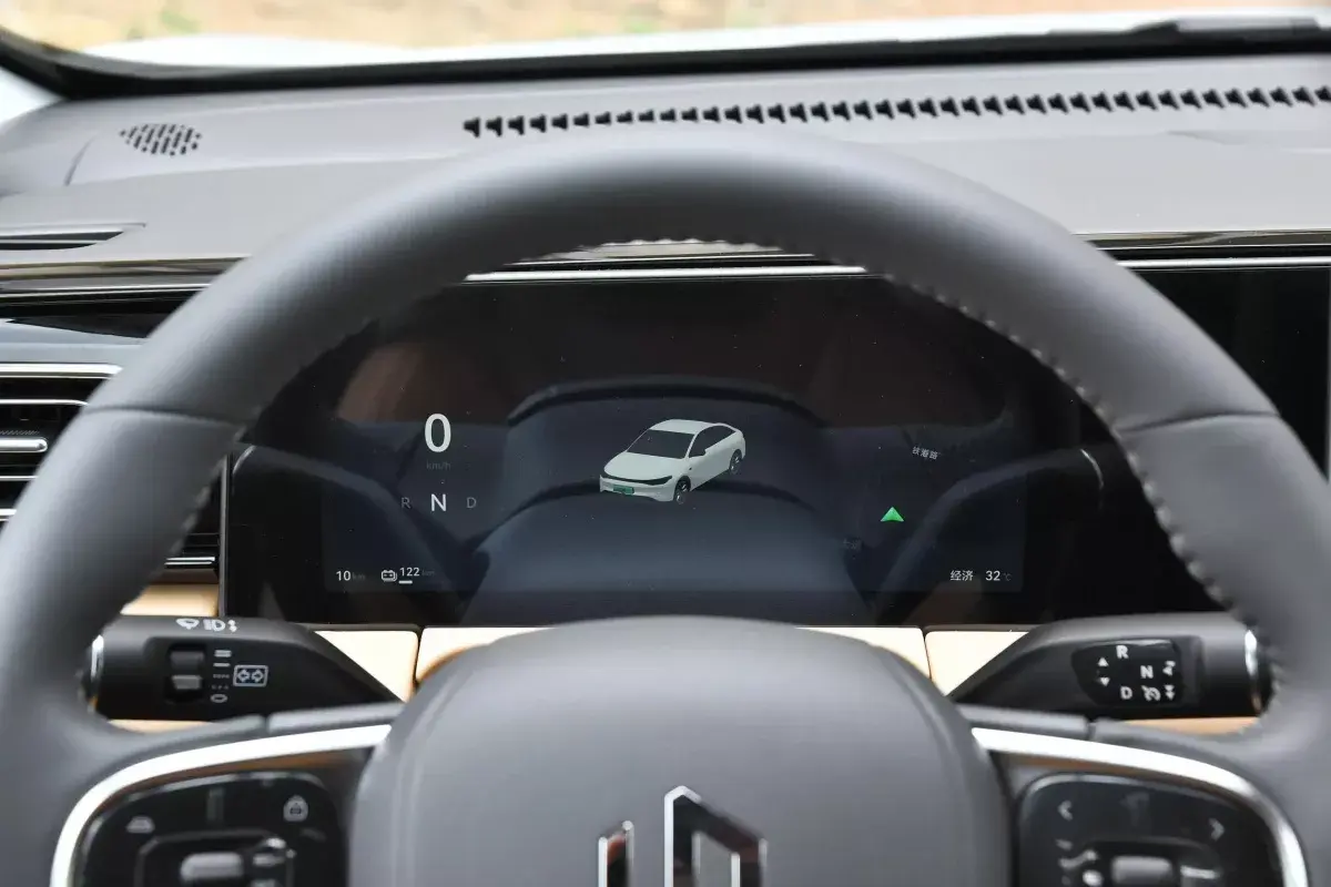 Leap Motor C01 салон 2