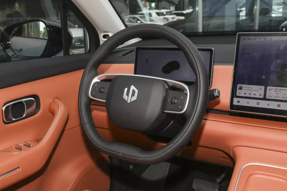 Leap Motor C10 салон 3