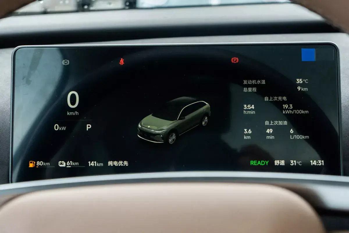 Leap Motor C11 DM салон 2