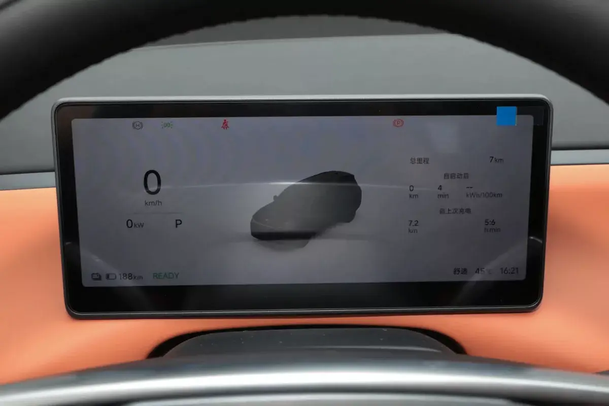 Leap Motor C16 салон 2