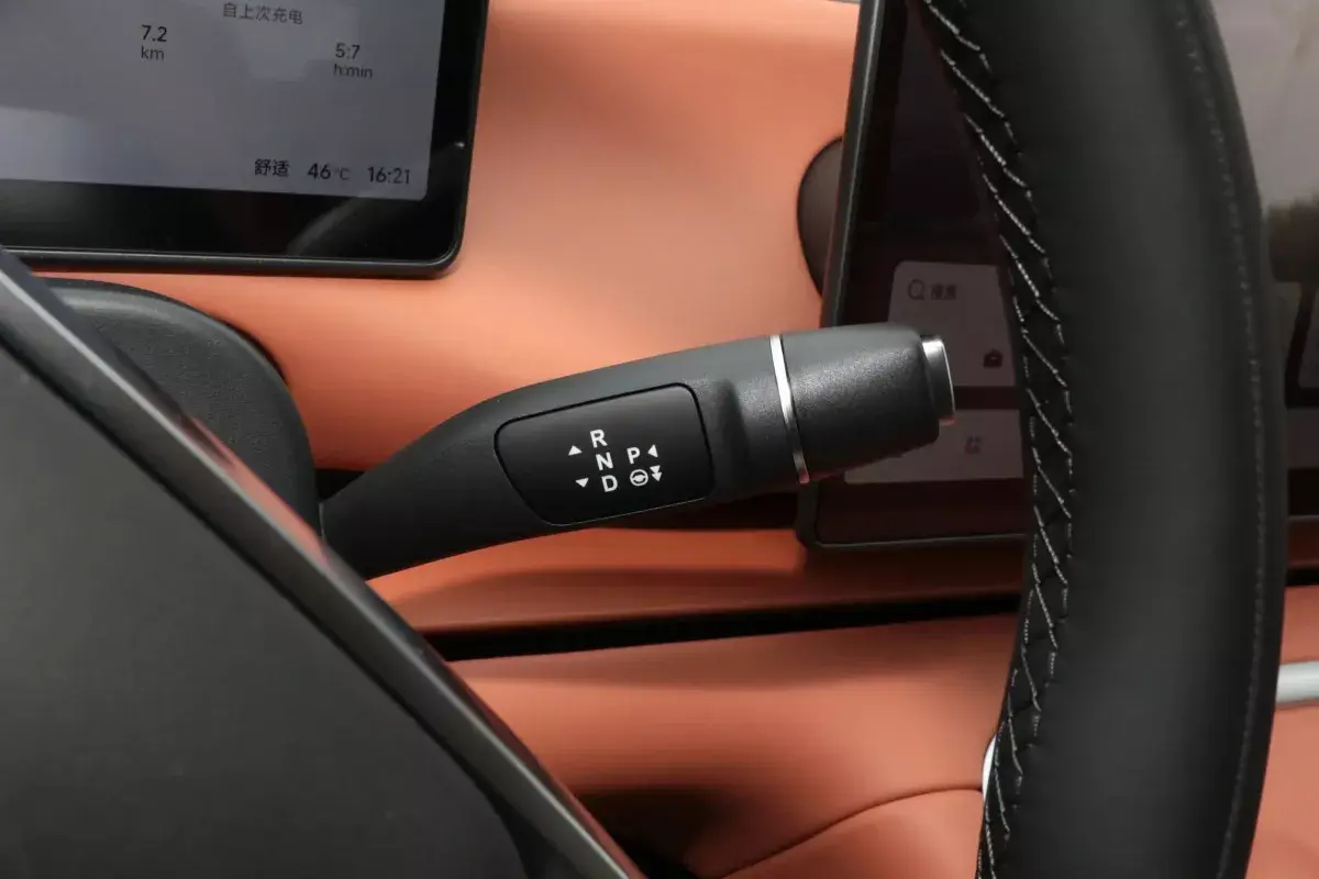 Leap Motor C16 салон 4