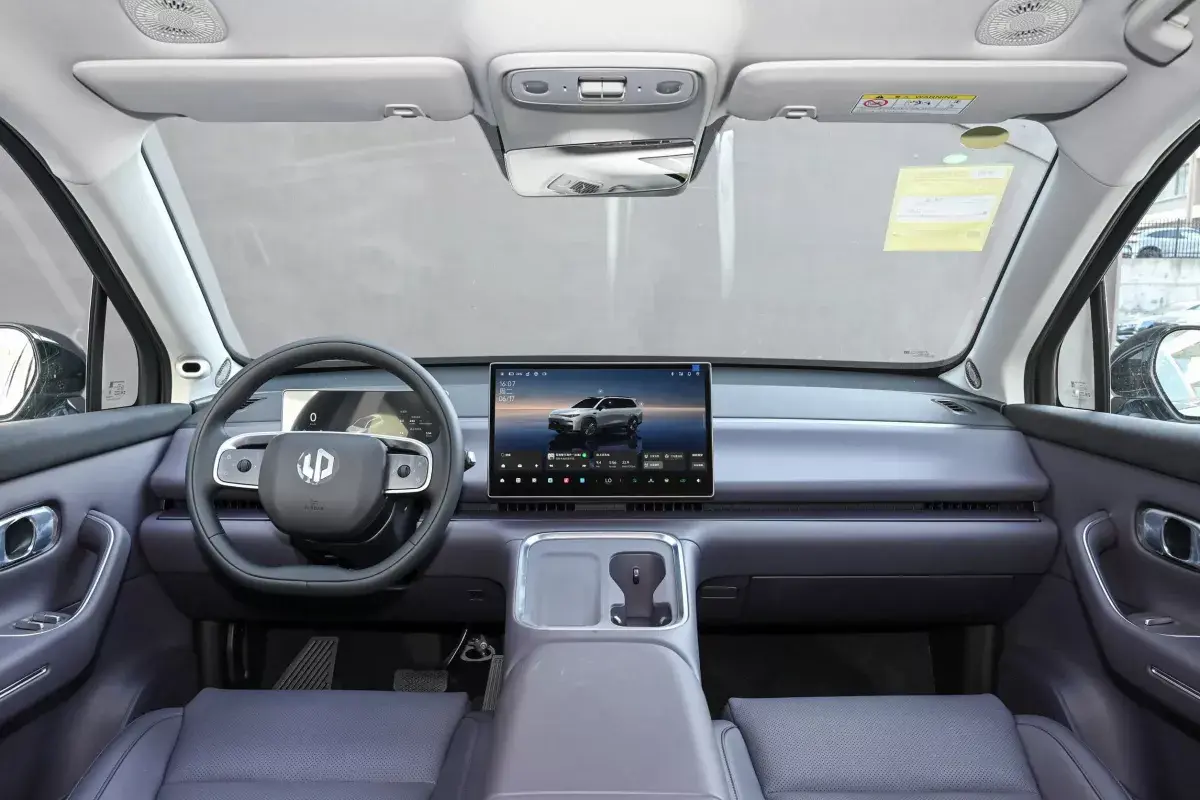 Leap Motor C16 салон 7