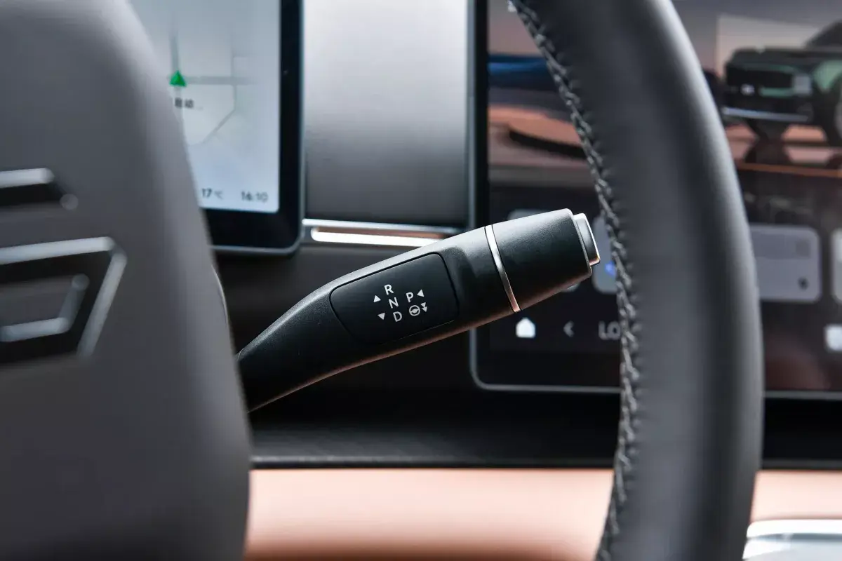 Leap Motor D19 EV салон 4