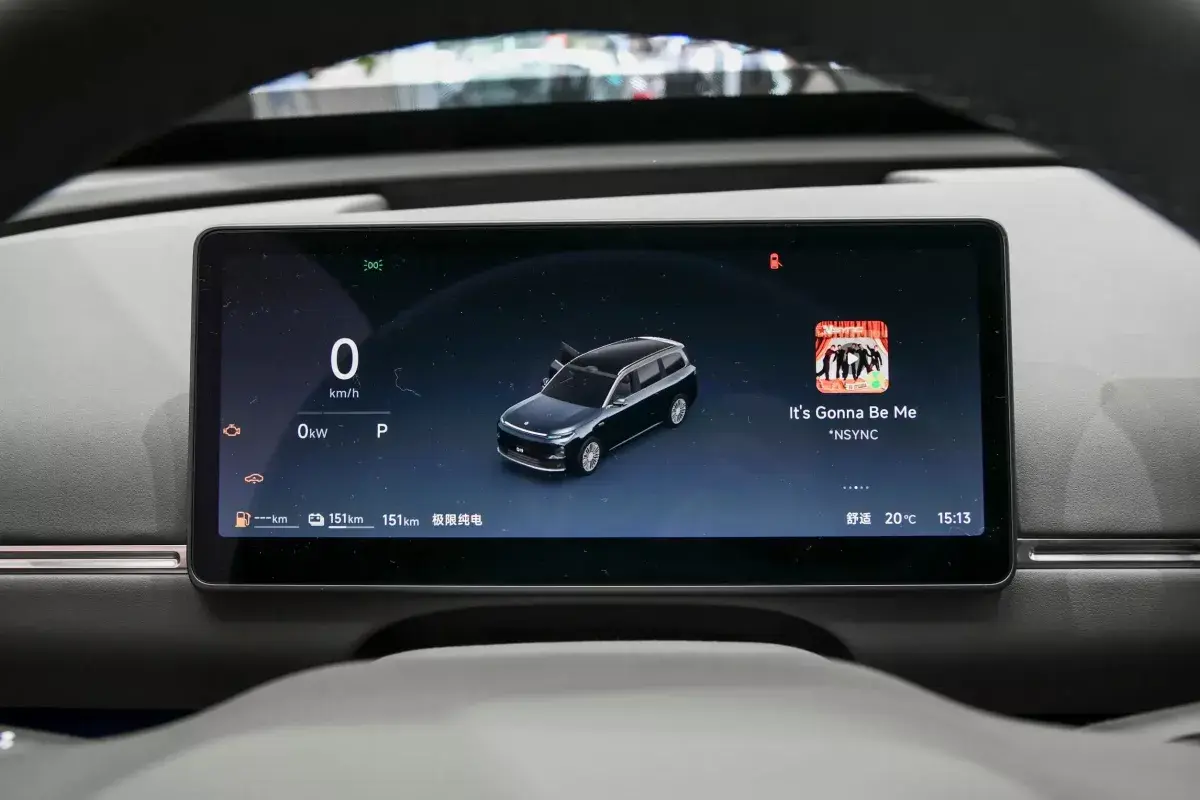 Leap Motor D19 PHEV салон 2