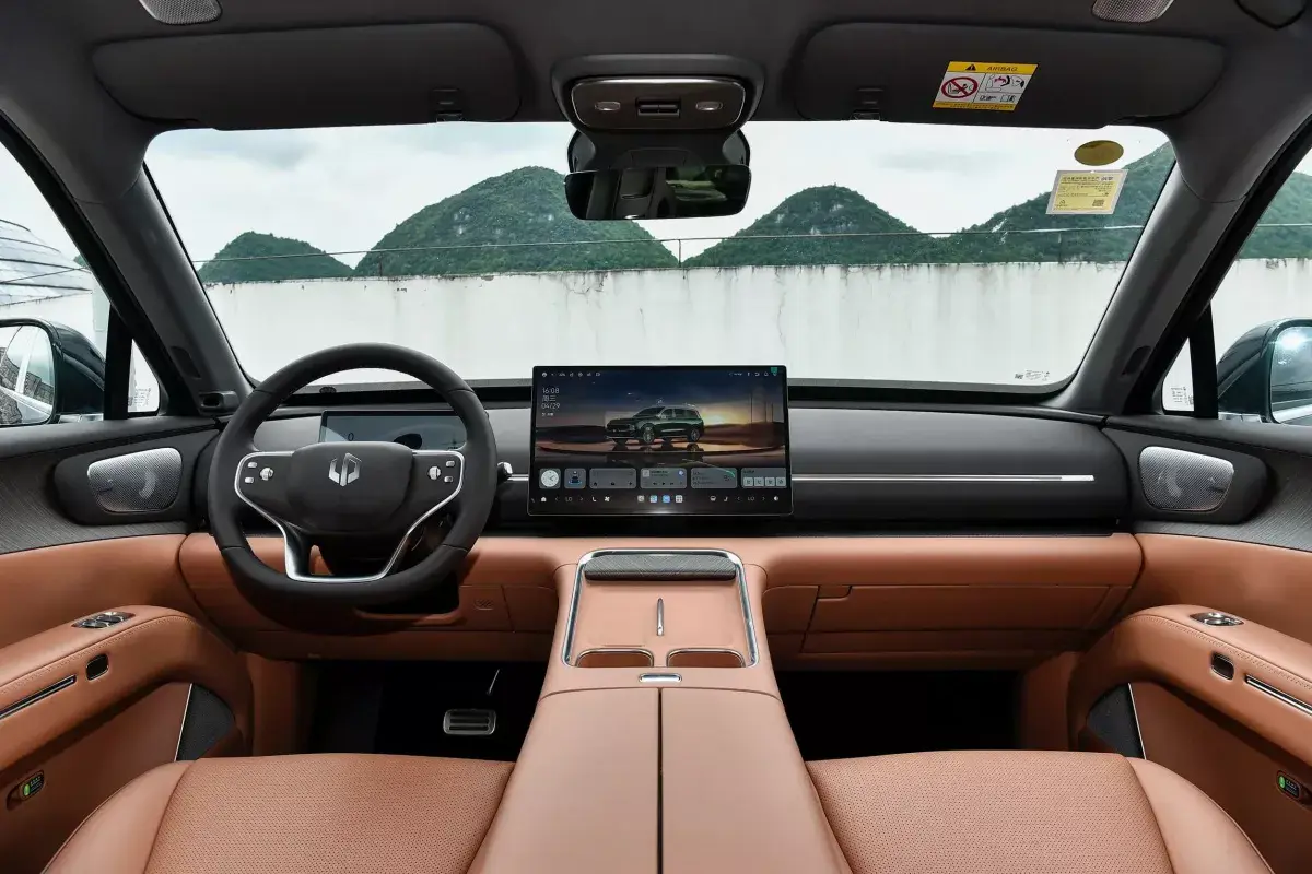 Leap Motor D19 PHEV салон 7