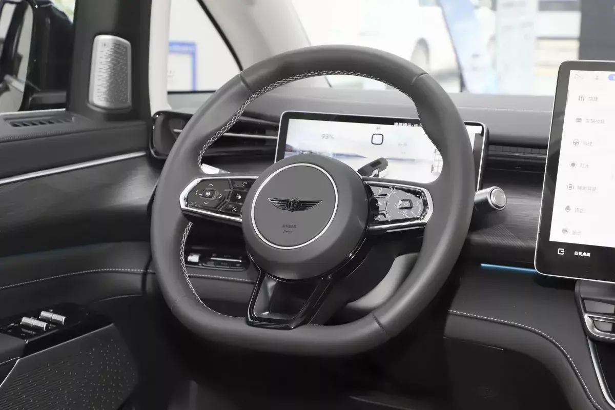 Levc L380 салон 3