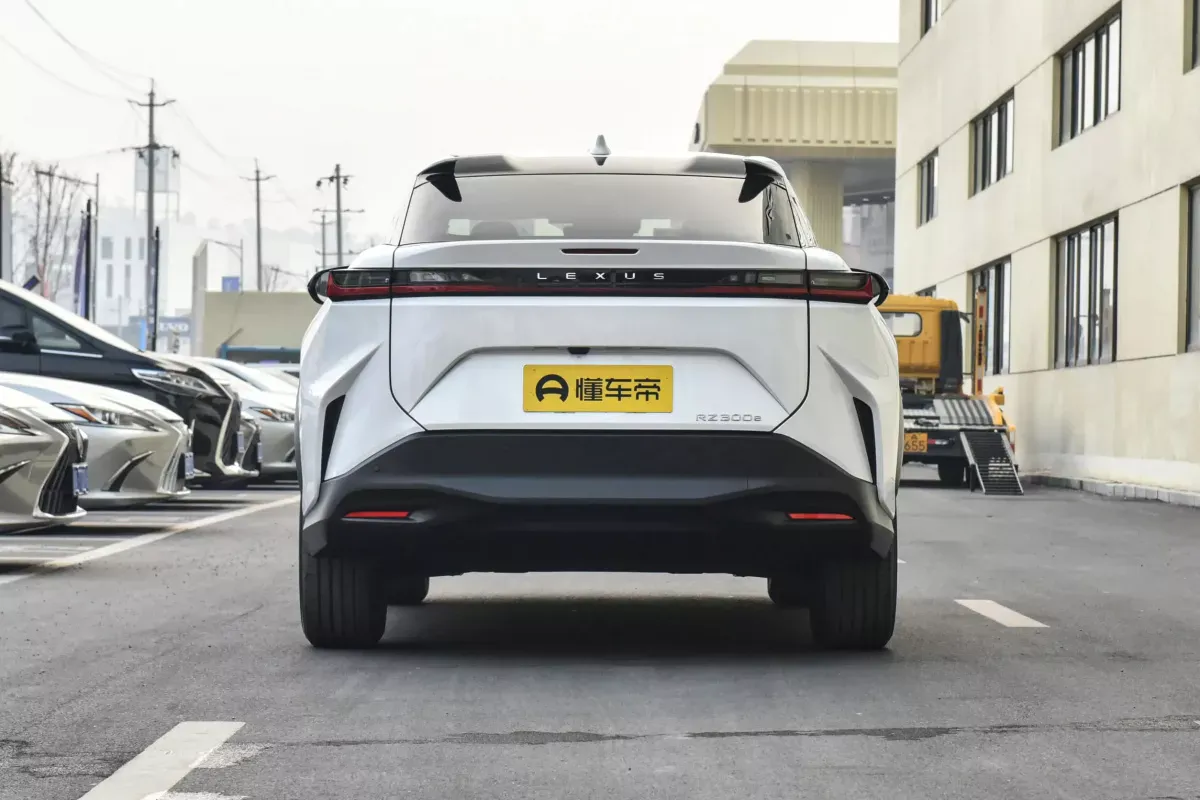 Lexus RZ300e фото 4