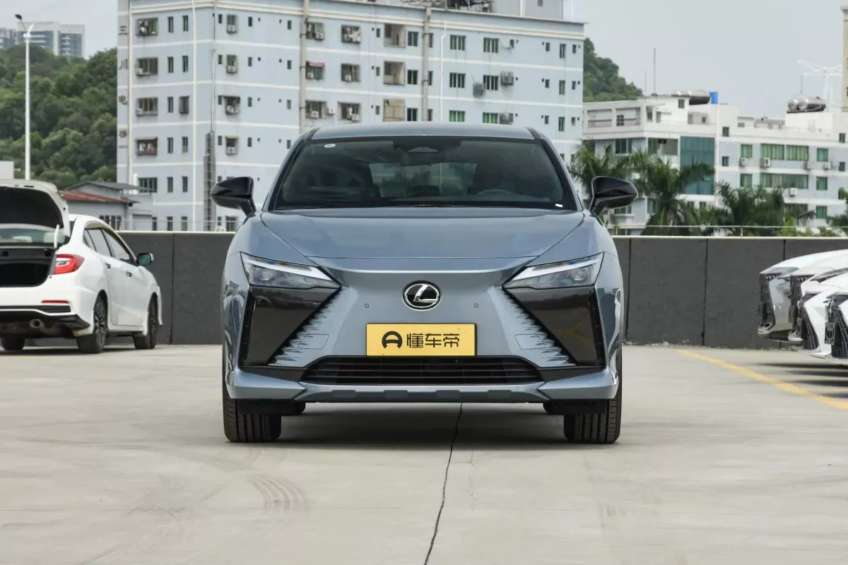 Lexus RZ450e