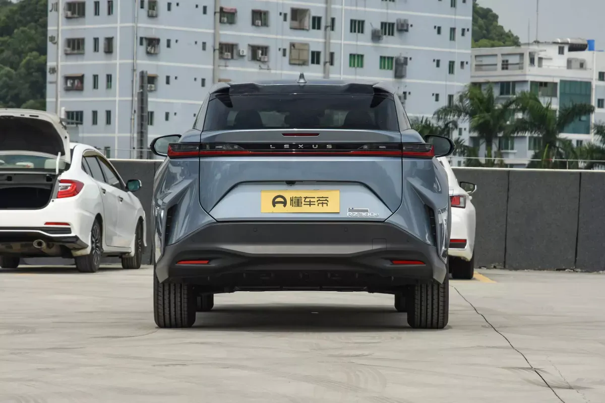 Lexus RZ450e фото 4