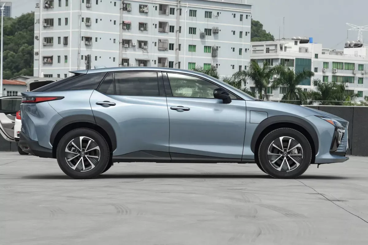 Lexus RZ450e фото 5