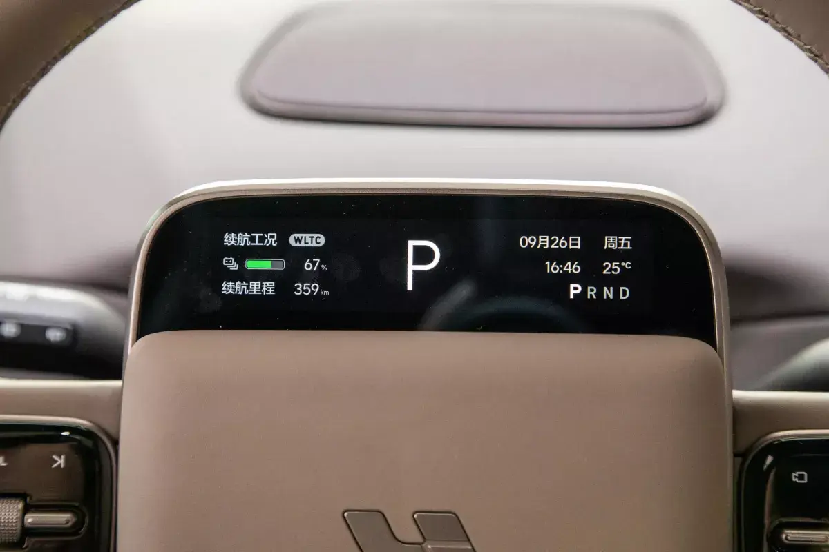 Li i6 салон 2