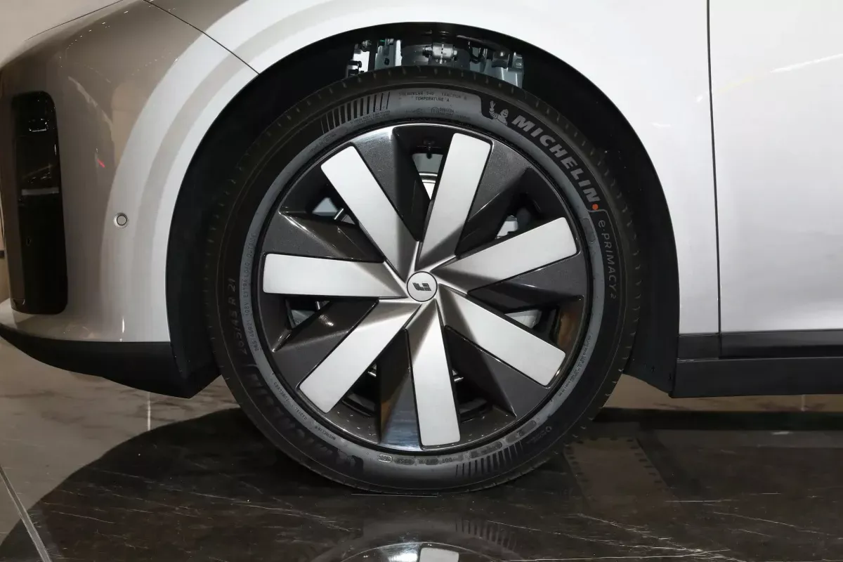 Li i8 фото 6