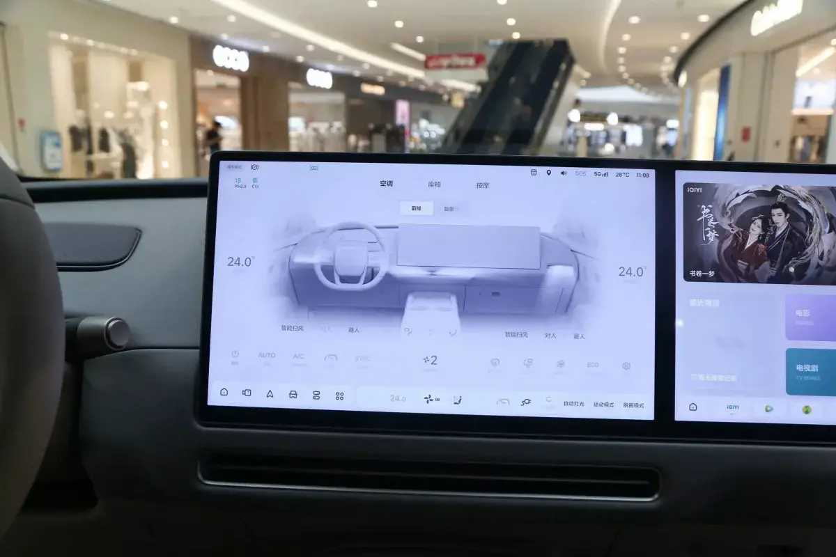 Li i8 салон 4