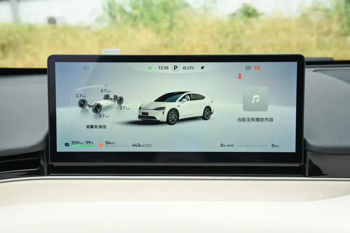 Luxeed R7 PHEV салон 2