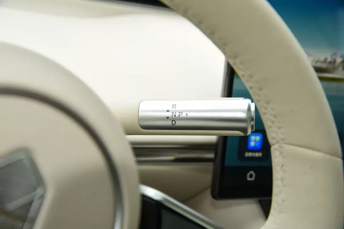 Luxeed R7 PHEV салон 4