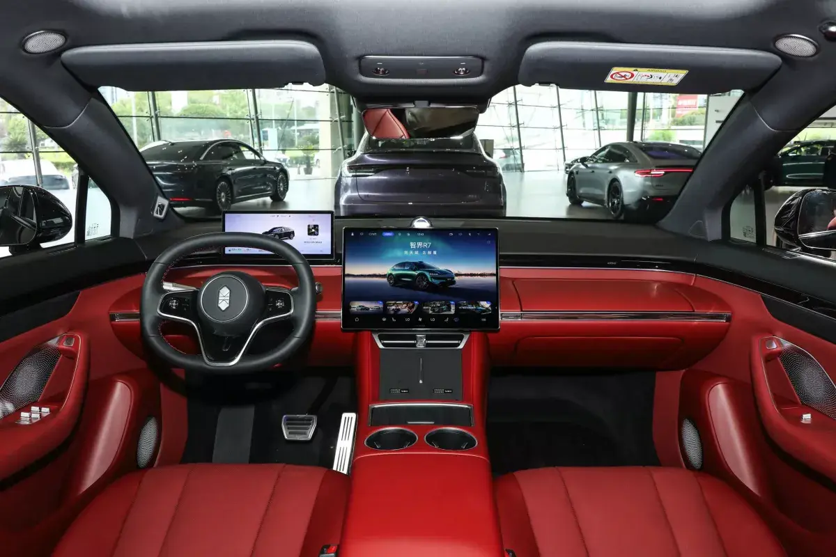 Luxeed R7 PHEV салон 8