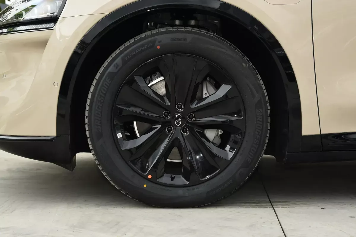Luxeed R7 фото 6