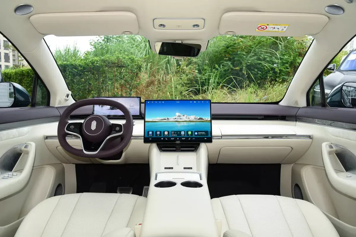 Luxeed R7 салон 1