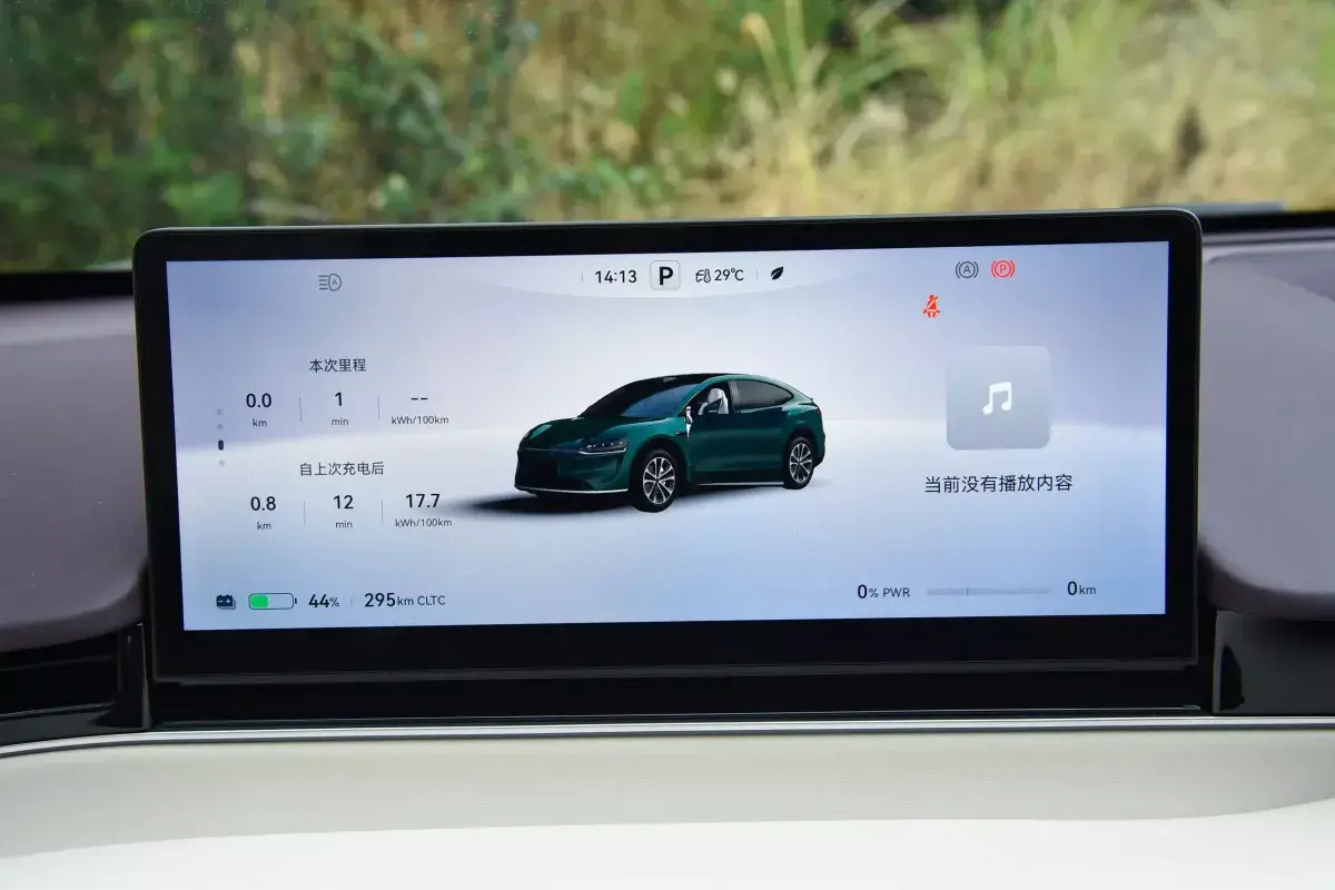 Luxeed R7 салон 2