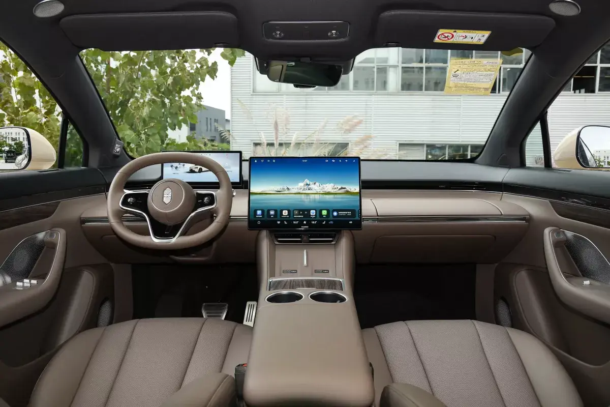 Luxeed R7 салон 11