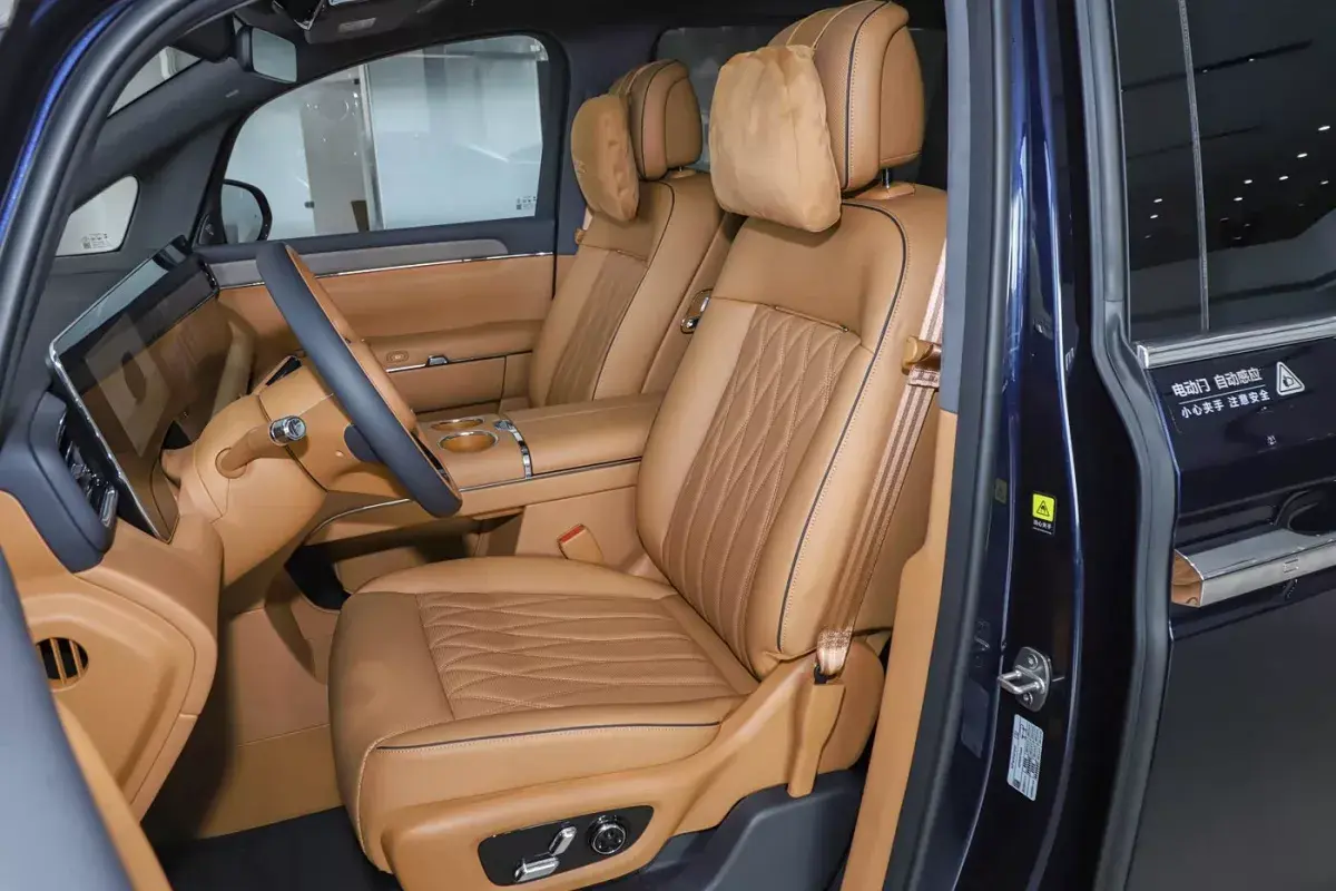 Luxeed V9 PHEV салон 6
