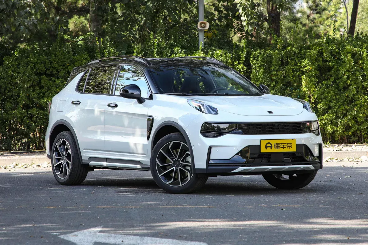 Lynk&Co 01 фото 2