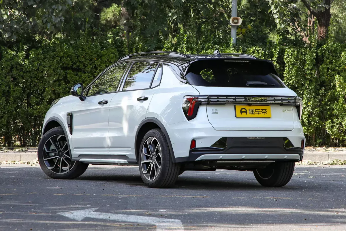 Lynk&Co 01 фото 3