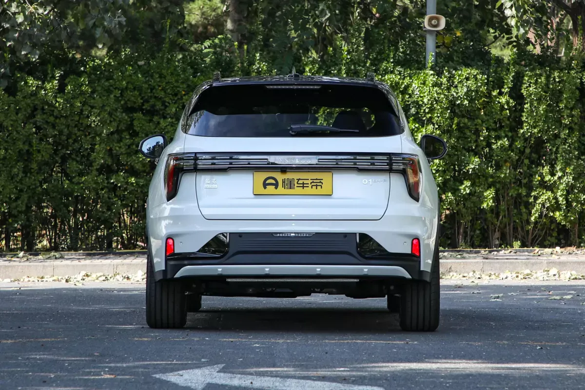Lynk&Co 01 фото 4