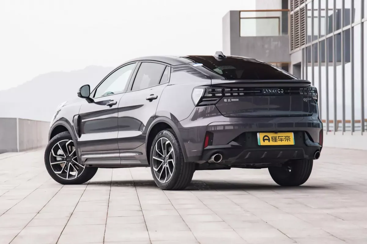 Lynk&Co 05 фото 3