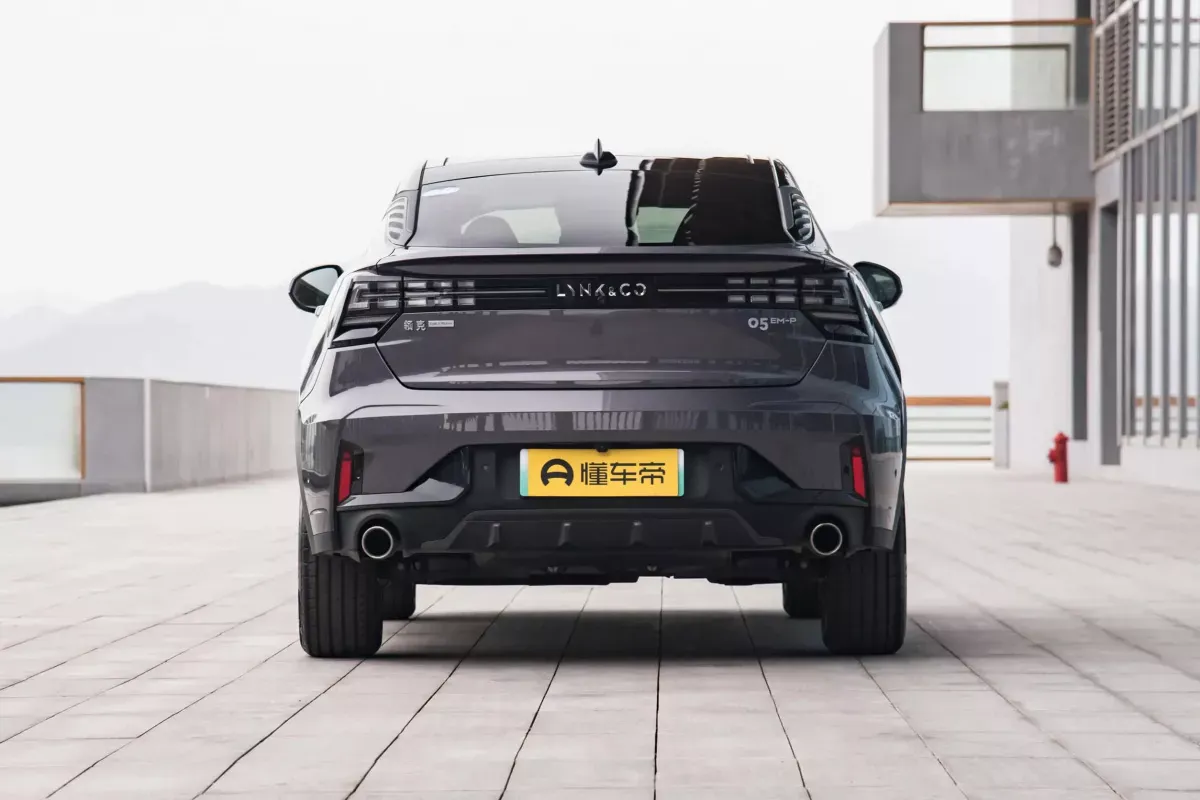 Lynk&Co 05 фото 4