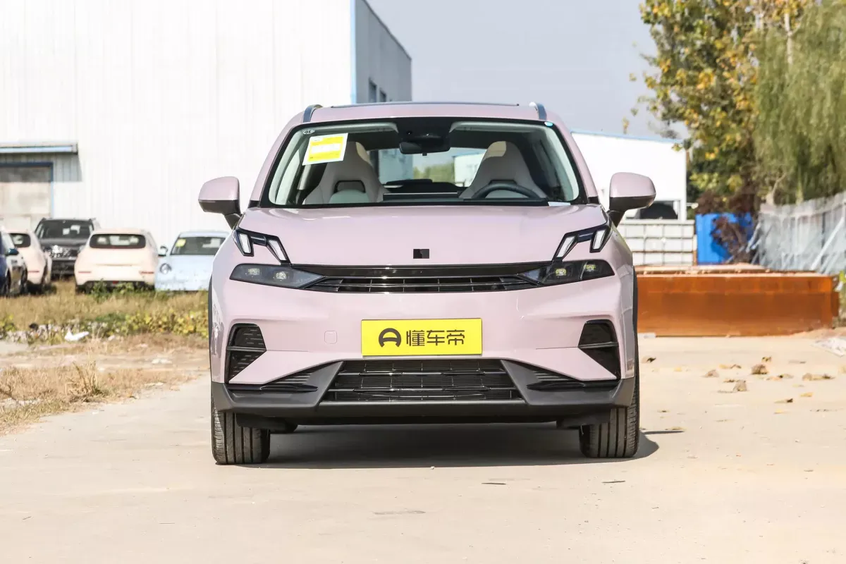 Lynk&Co 06