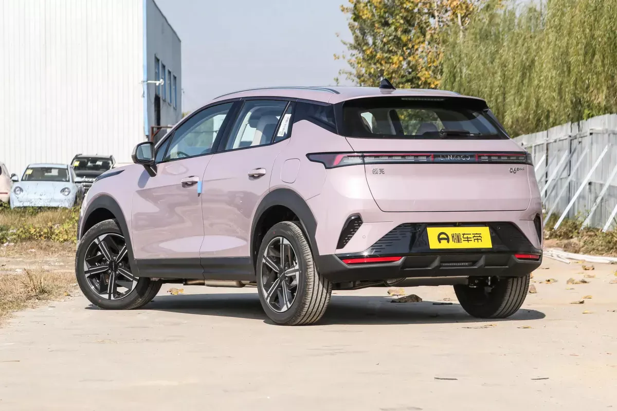 Lynk&Co 06 фото 3