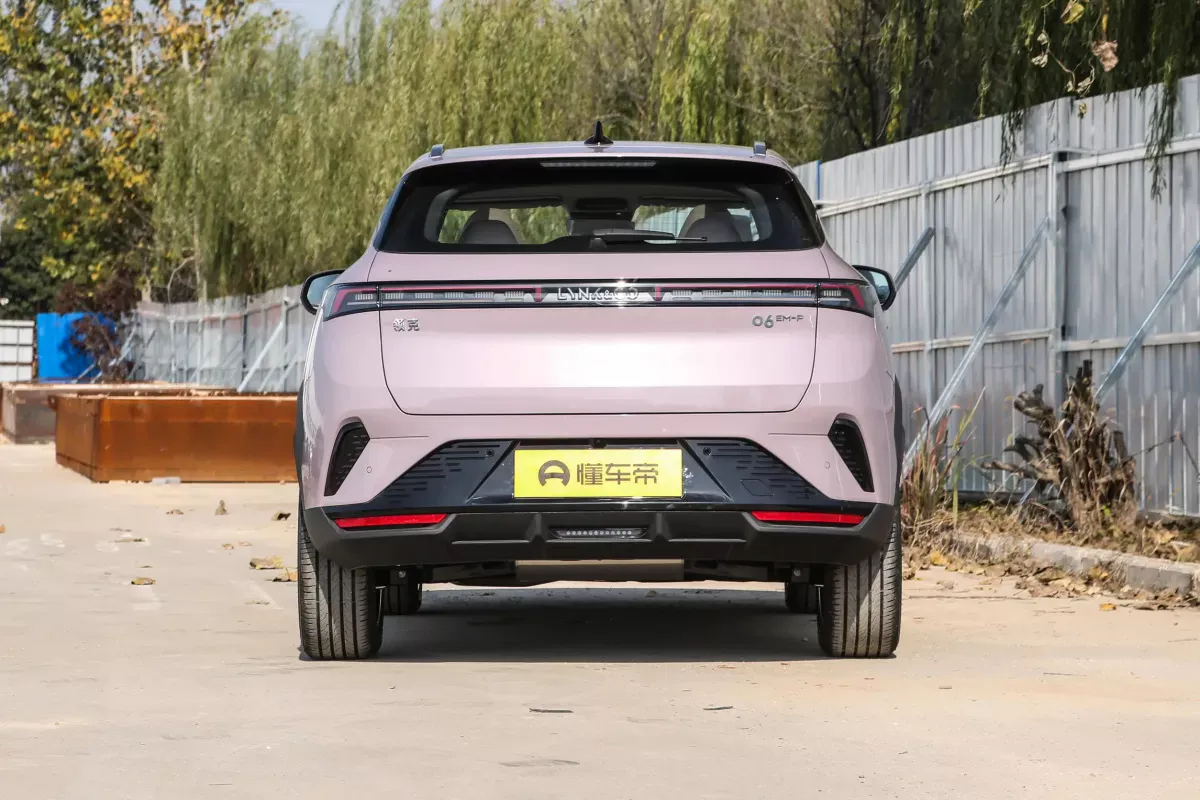 Lynk&Co 06 фото 4