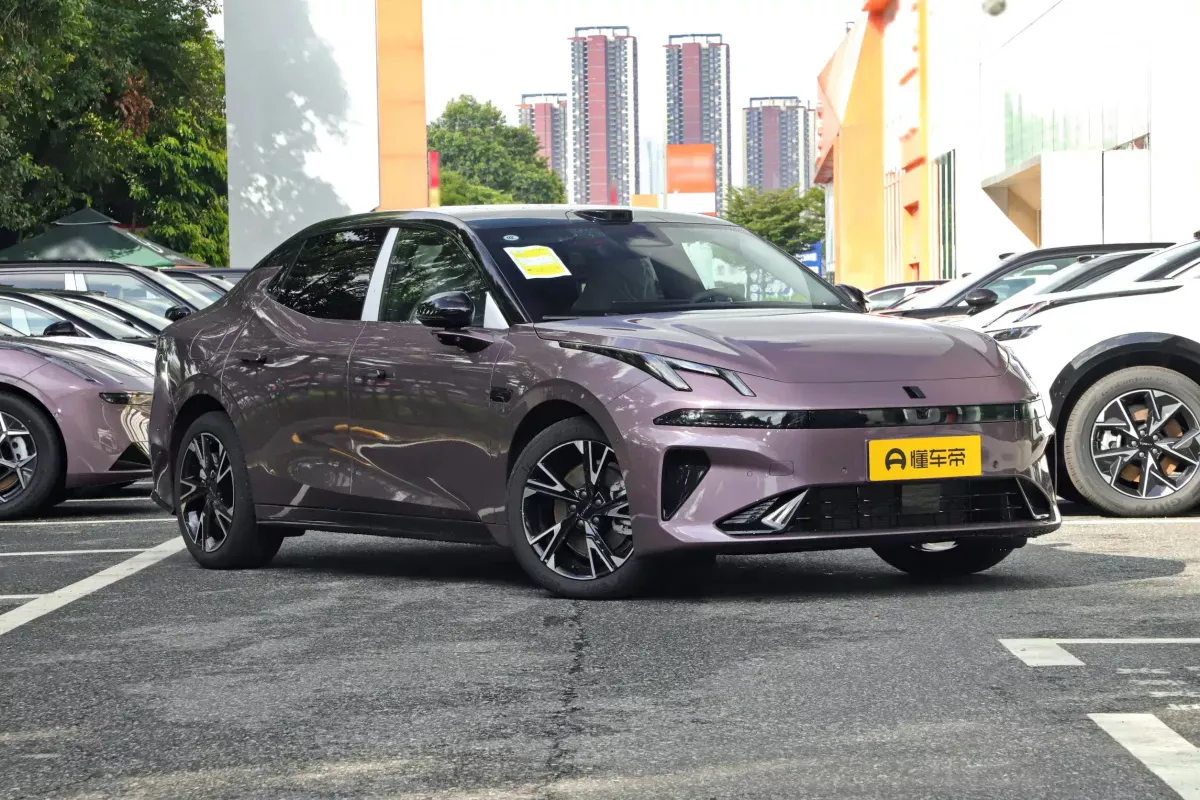 Lynk&Co 07 EM-P фото 2