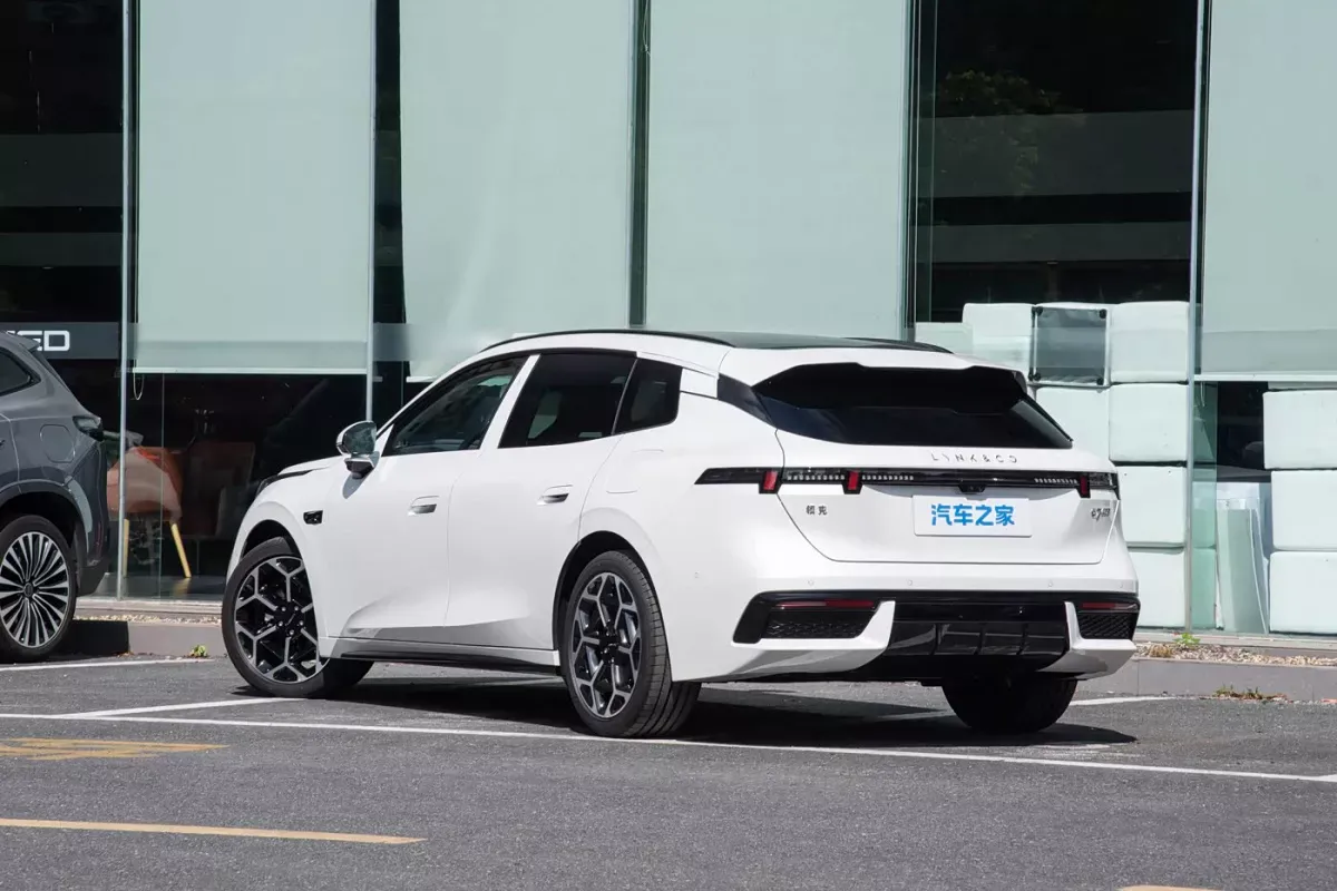 Lynk&Co 07GT фото 3