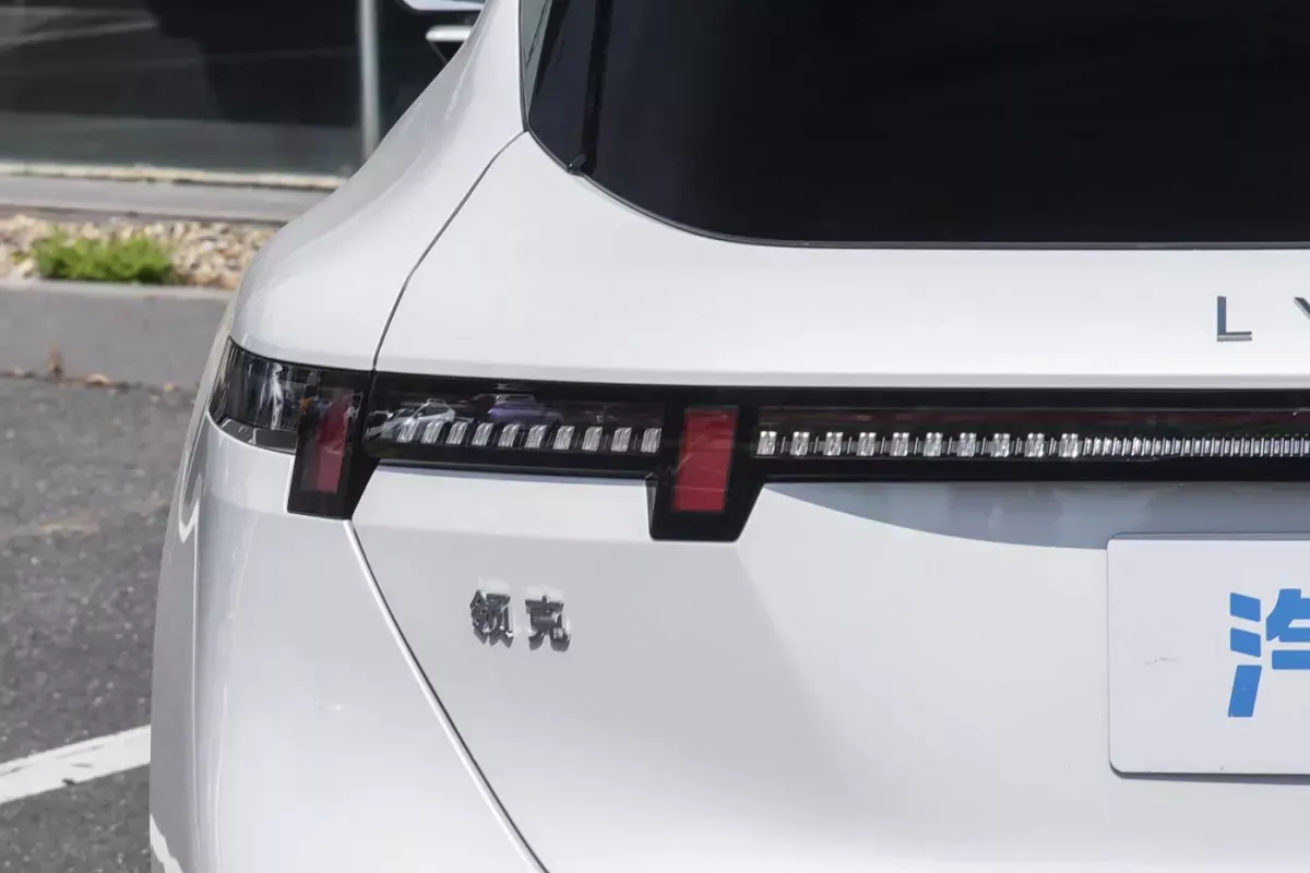 Lynk&Co 07GT фото 7