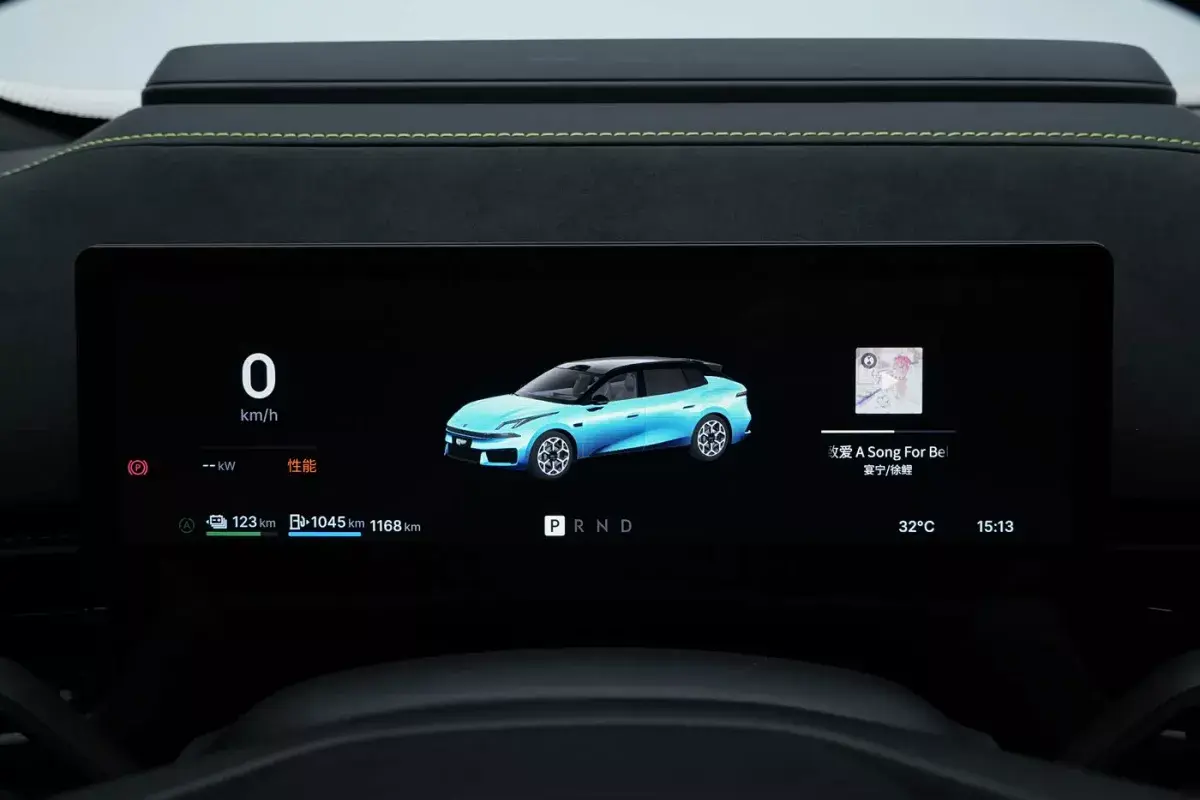 Lynk&Co 07GT салон 2