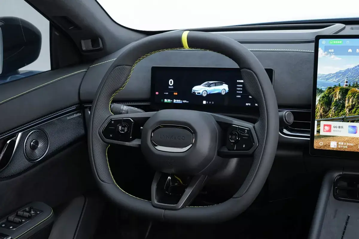 Lynk&Co 07GT салон 3