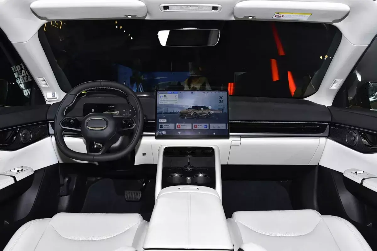 Lynk&Co 07GT салон 7