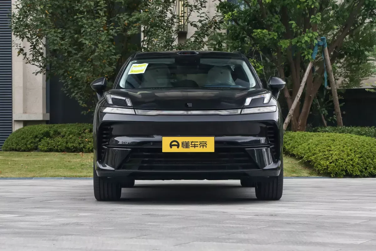 Lynk&Co 08 EM-P