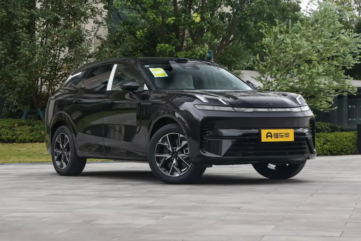 Lynk&Co 08 EM-P фото 2