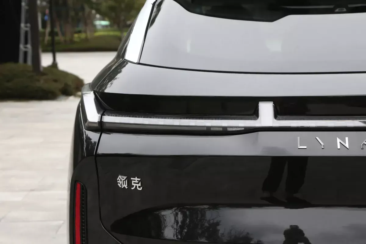 Lynk&Co 08 EM-P фото 7