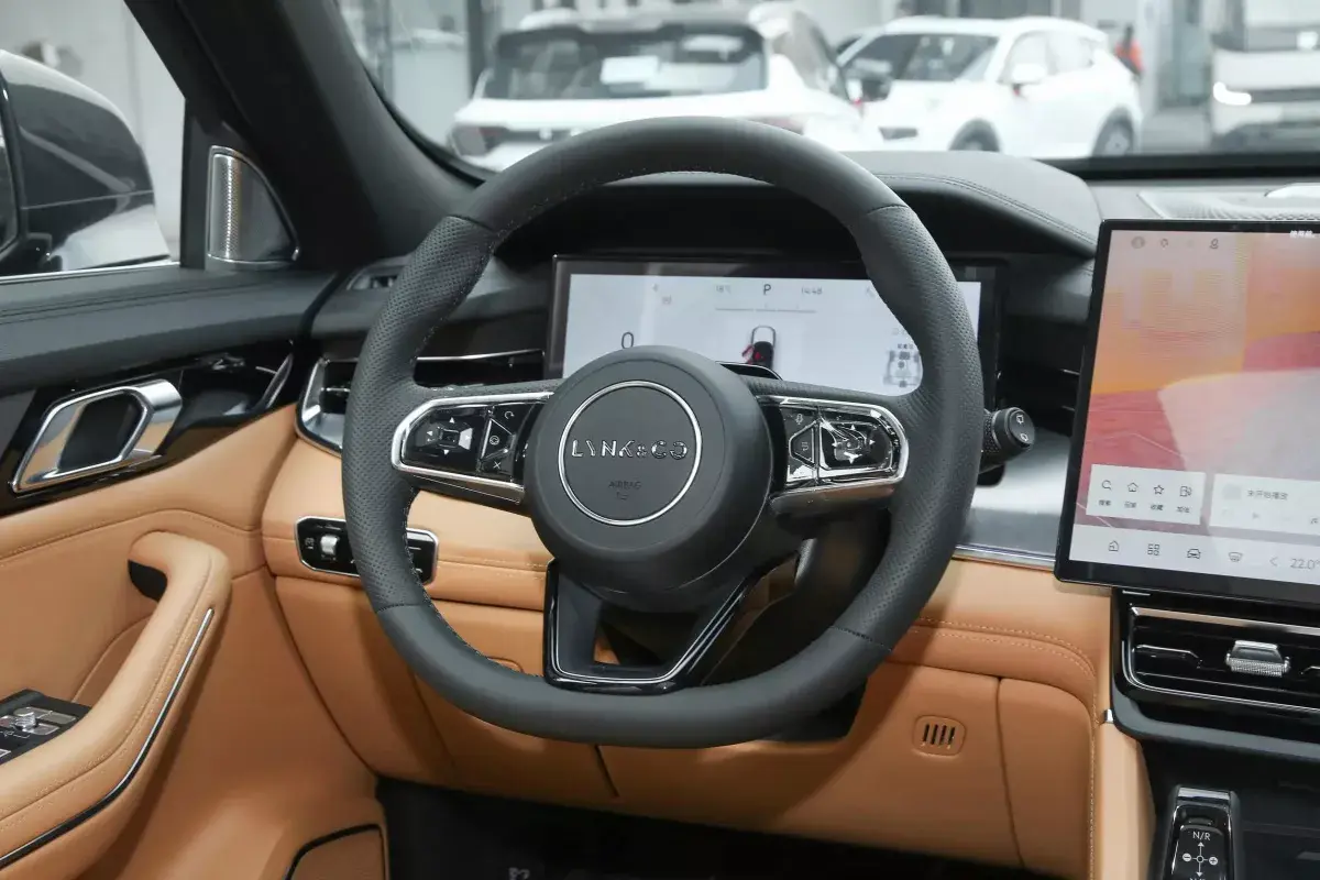 Lynk&Co 09 салон 3
