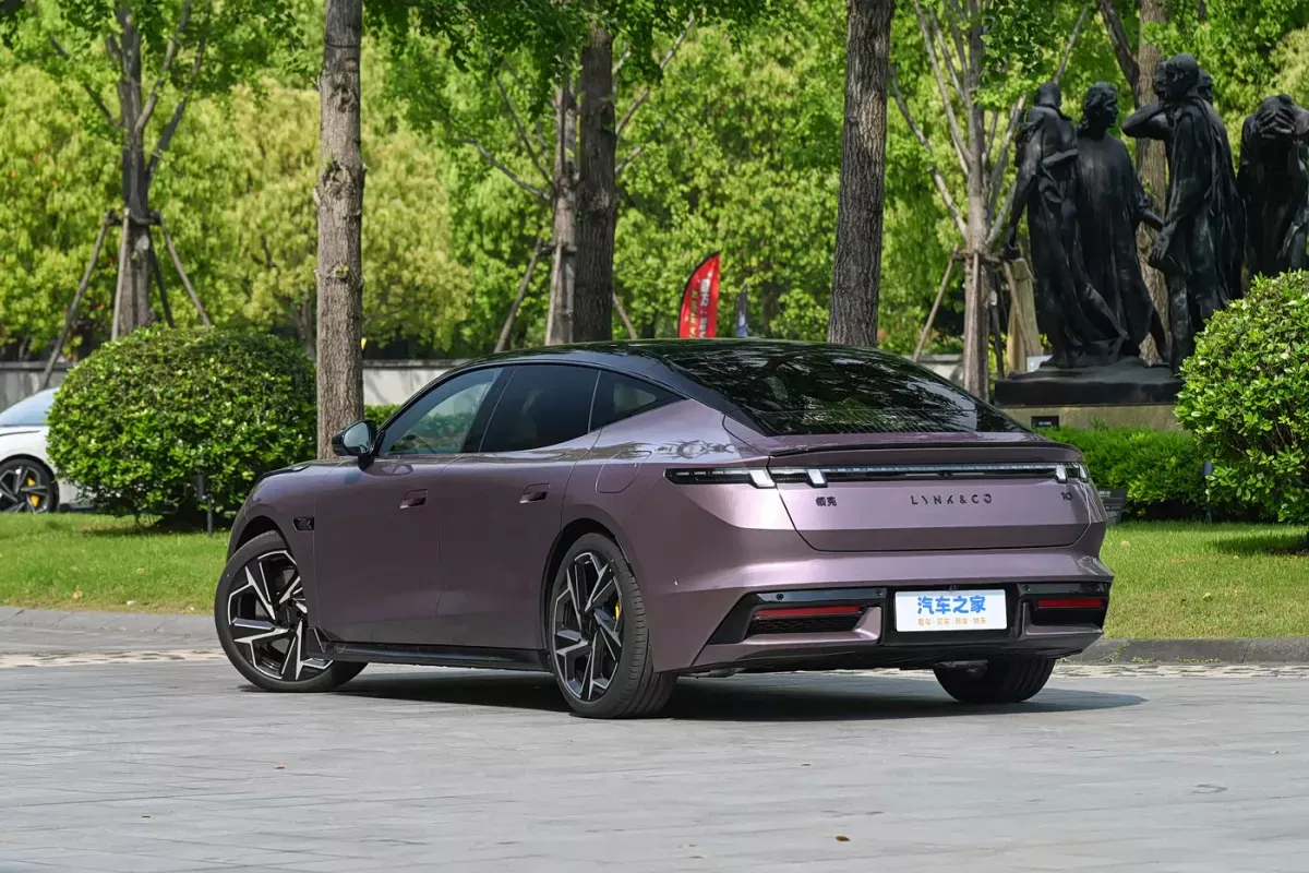 Lynk&Co 10 фото 3