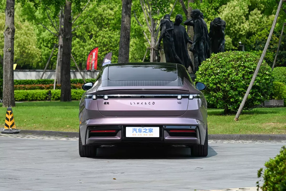 Lynk&Co 10 фото 4