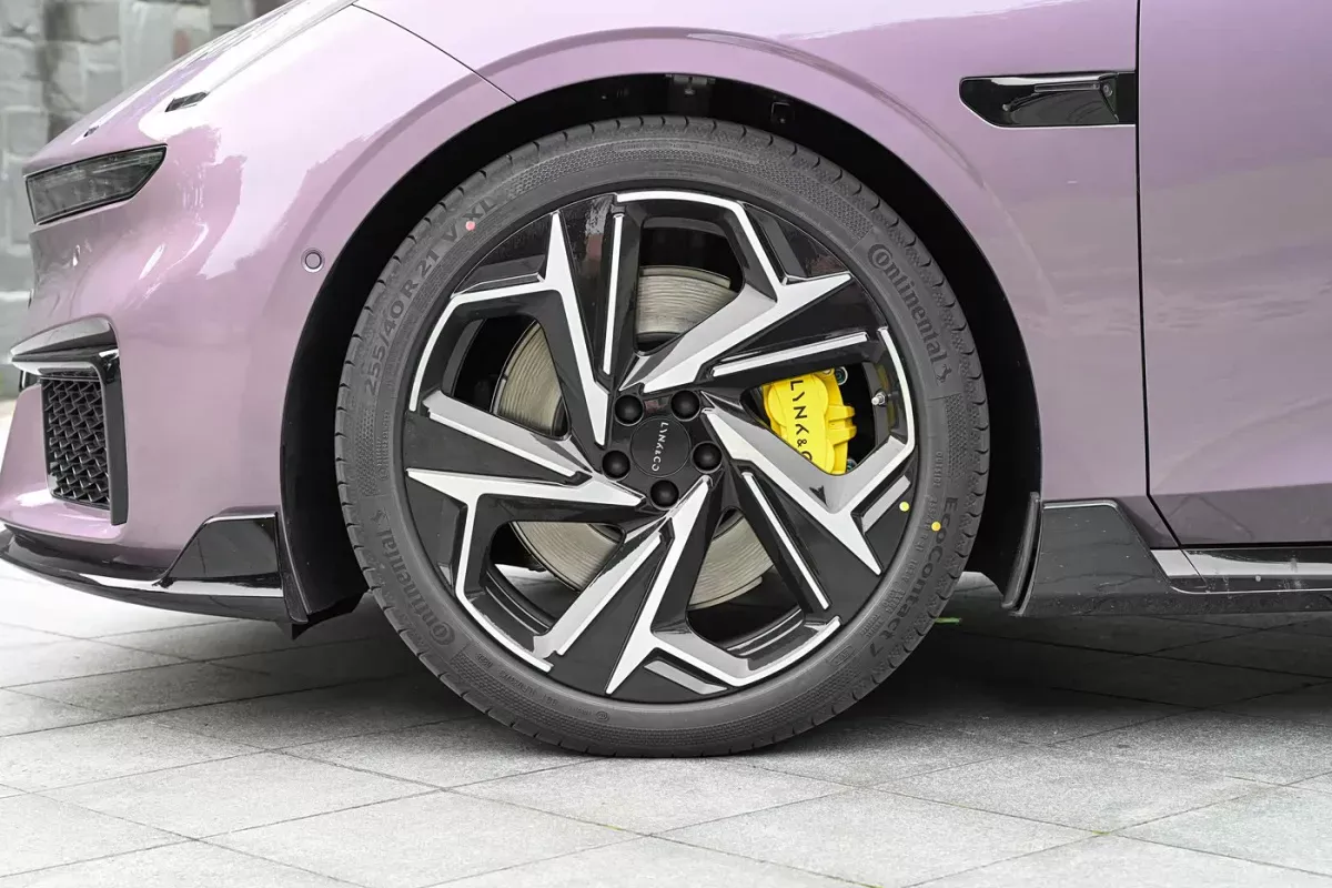 Lynk&Co 10 фото 6