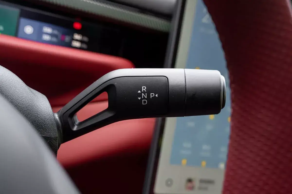 Lynk&Co 10 салон 4