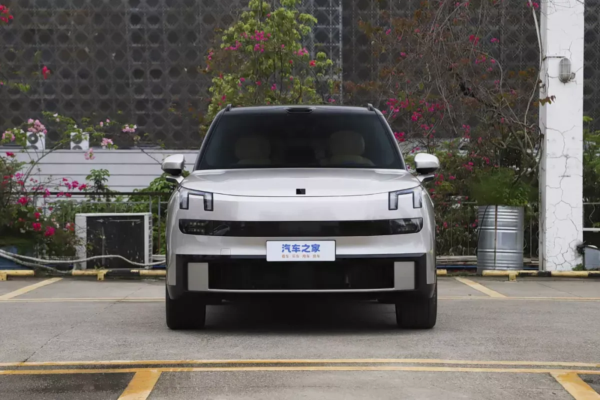 Lynk&Co 900