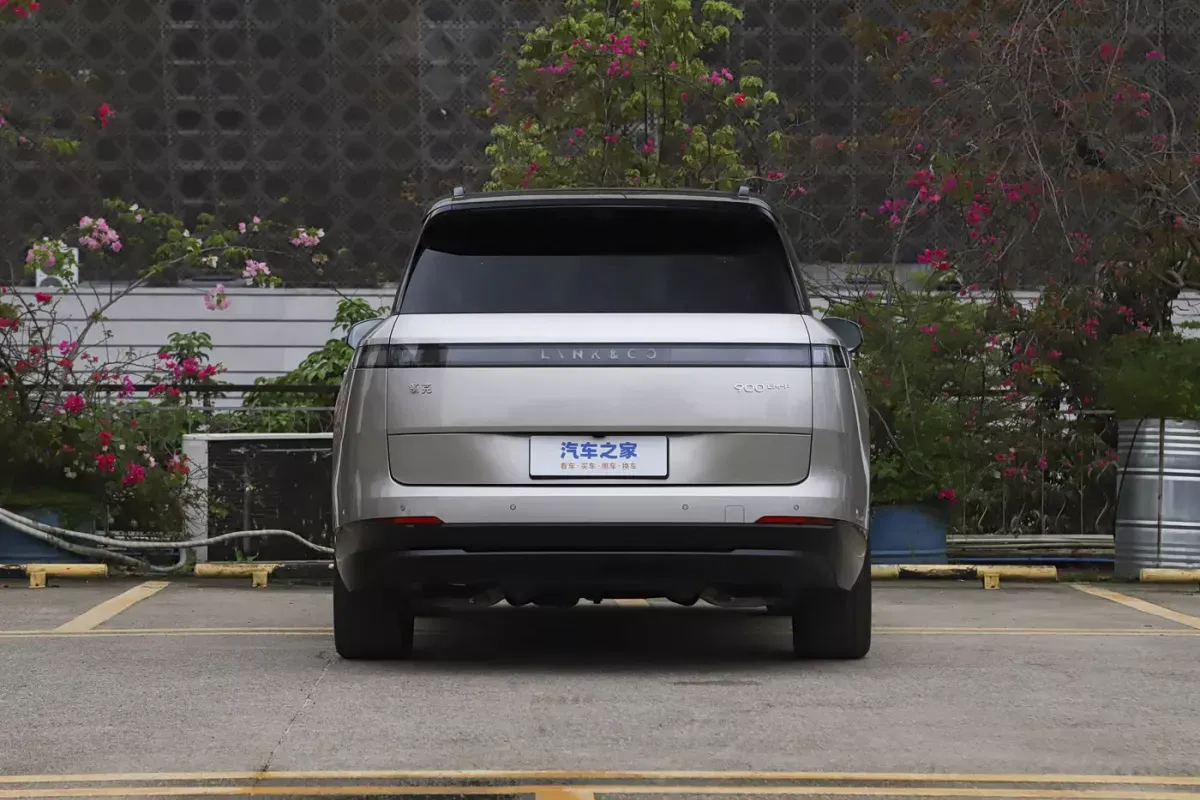 Lynk&Co 900 фото 4