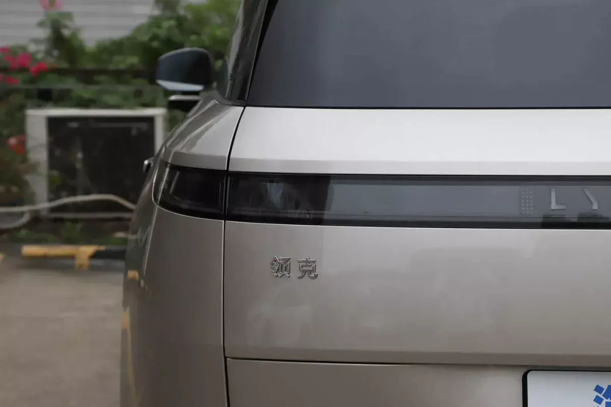 Lynk&Co 900 фото 7
